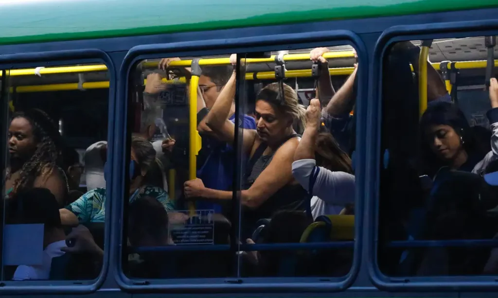 Juiz de Fora mantém passagem de ônibus a R$ 3,75, mas subsídio custa R$ 240 milhões
