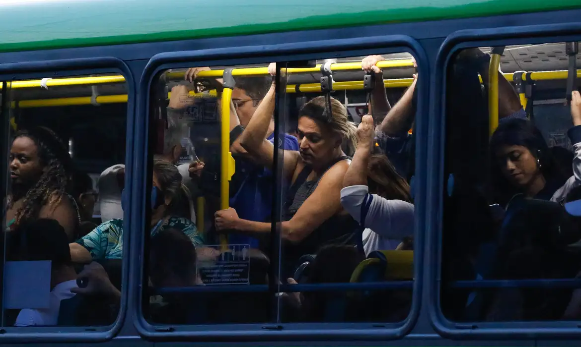 Juiz de Fora mantém passagem de ônibus a R$ 3,75, mas subsídio custa R$ 240 milhões