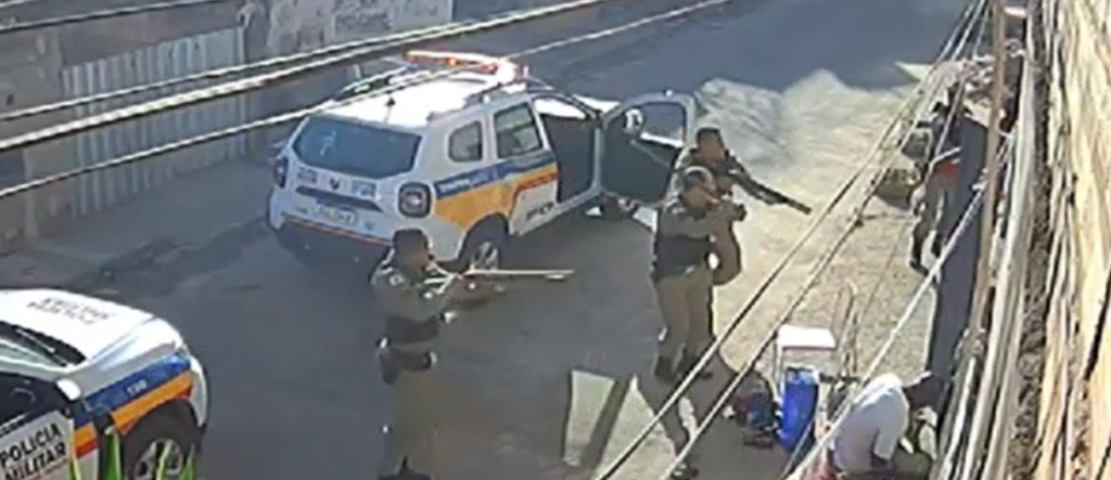 Policiais de confusão no Vila Esperança 2 são absolvidos na Justiça Militar 2 Policiais de confusão no Vila Esperança 2 foram absolvidos