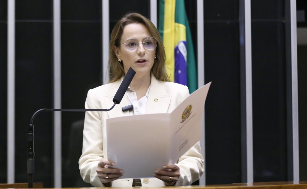 Kátia Dias se posiciona a favor da Anistia aos atos de 8 de janeiro