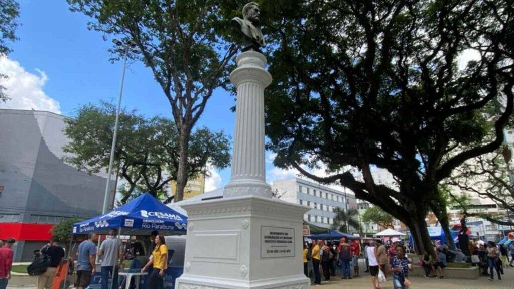 Praça Clodesmidt Riani