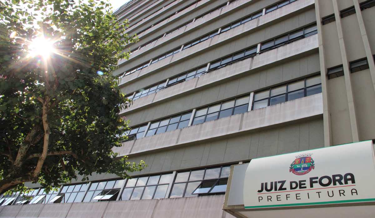 Super salários de secretários da PJF