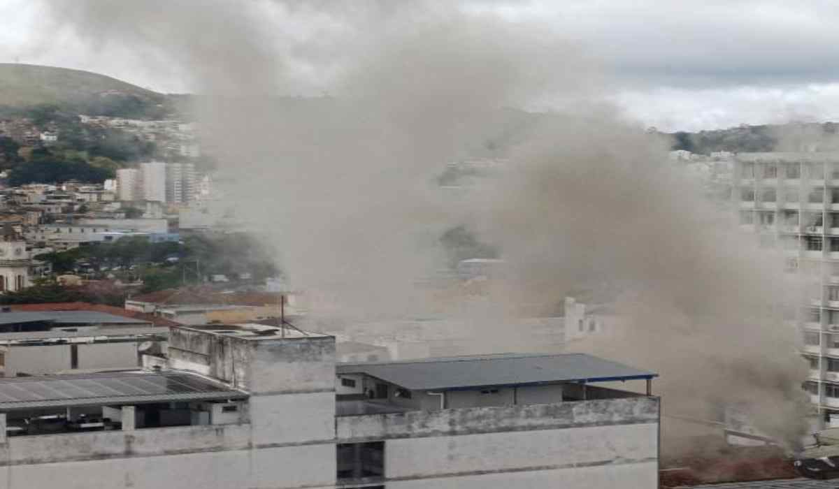 Incêndio em restaurante no Centro de Juiz de Fora mobiliza Bombeiros
