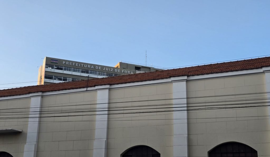 Atraso em repasses da Prefeitura deixa trabalhadores sem salário em Juiz de Fora
