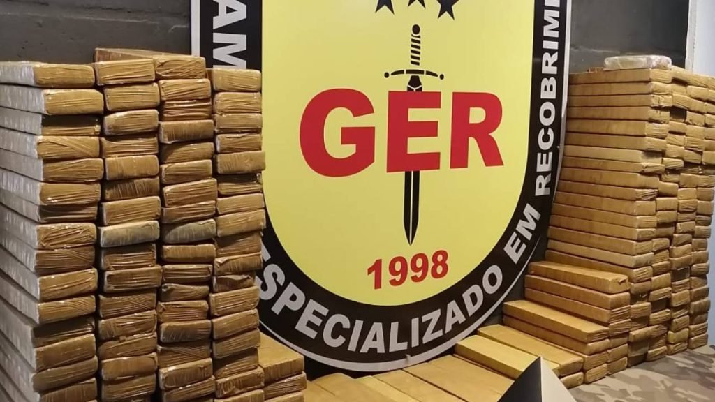 Polícia Militar apreende 214 barras de maconha