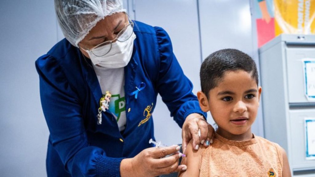 Minas Gerais aplica mais de 150 mil doses de vacinas em escolas e avança na cobertura infantil e juvenil 1 Vacina Minas Gerais