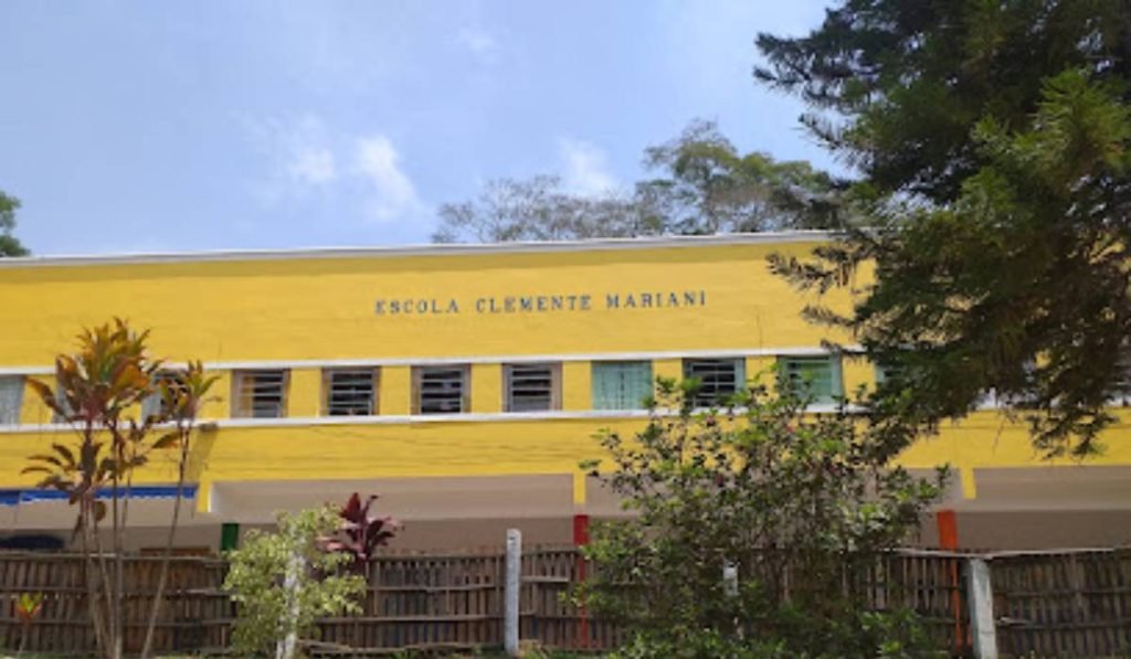 Comunidade quer se reunir para discutir fim de duas turmas na instituição