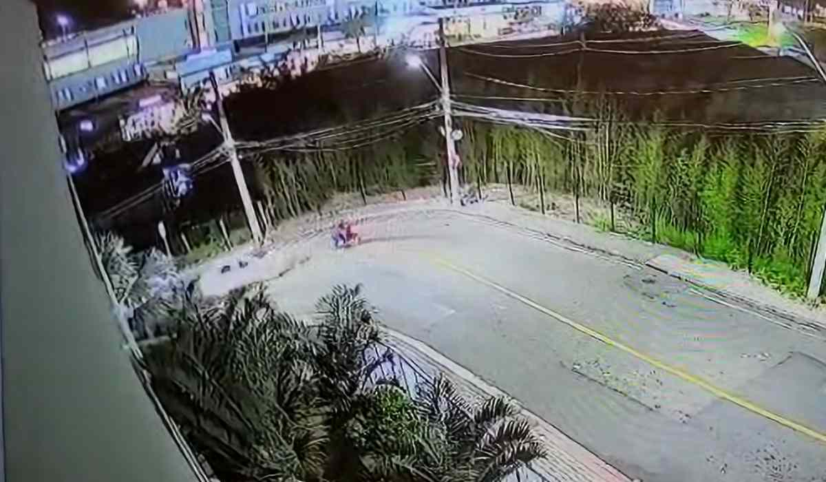 Câmera flagrou motociclista e o filho sendo atropelados por motorista bêbado no São Mateus