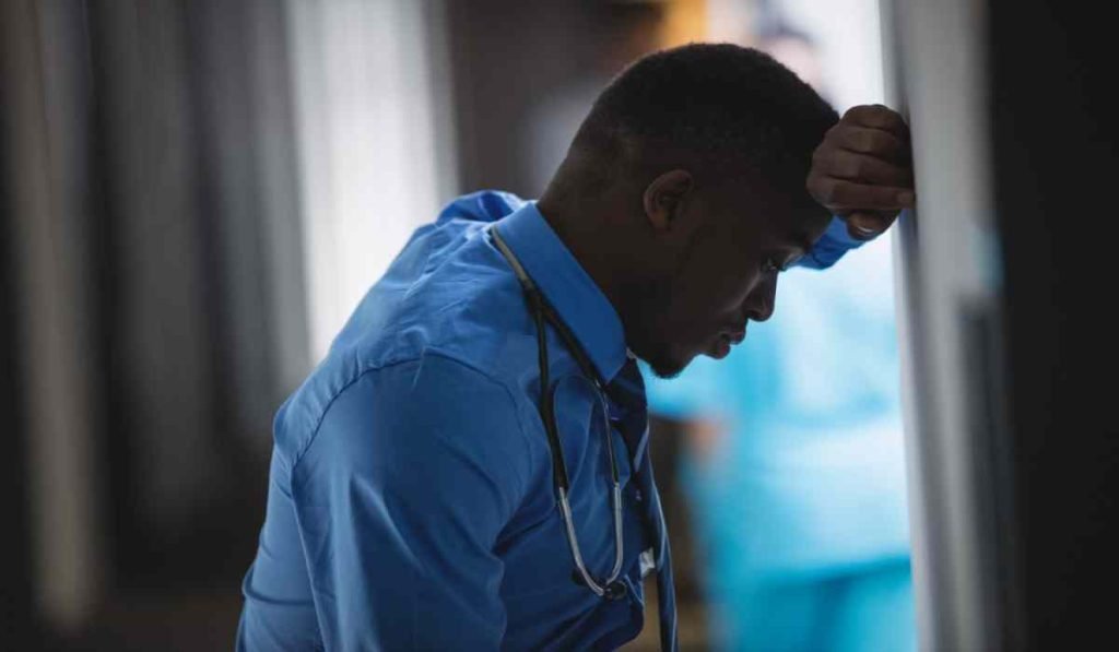 Profissionais da saúde lideram afastamento por saúde mental em Minas