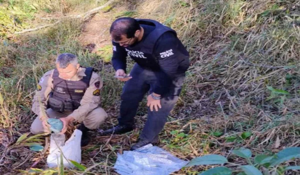 PC prende 10 suspeitos de homicídios e tráfico em Teixeiras, na Zona da Mata 8 operação Single Leg: PM prende 10 suspeitos de homicídios e tráfico de drogas em Teixeiras