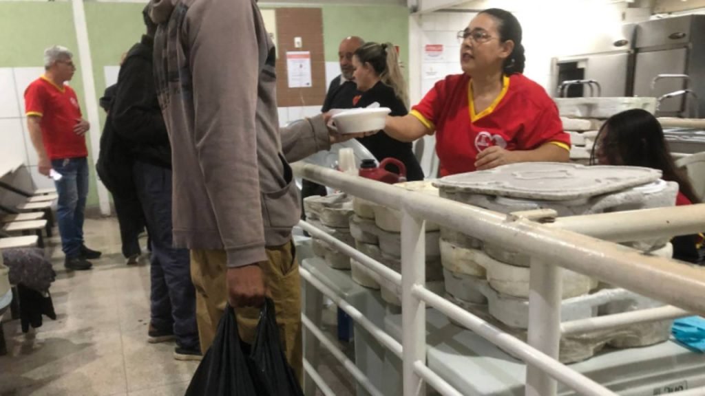 Restaurante Popular amplica funcionamento em Juiz de Fora