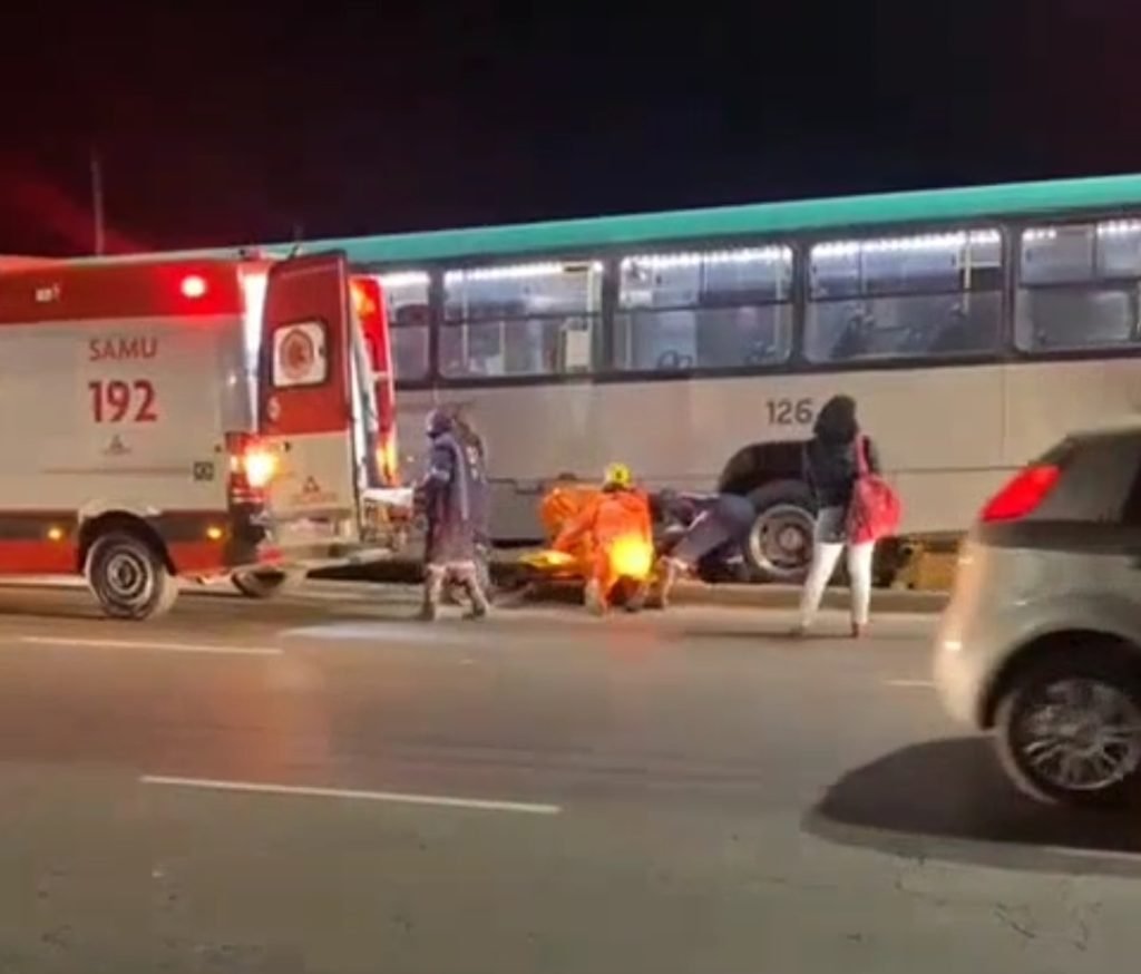 Homem é atropelado por ônibus em JF