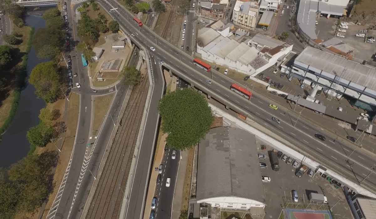 Homem foi assaltado debaixo do Viaduto Augusto Franco, no Centro de Juiz de Fora