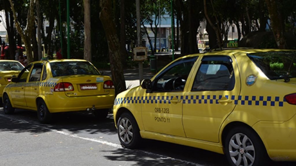 Taxista é assaltado por dupla armada no bairro São Pedro, em Juiz de Fora 2 taxi assalto juiz de fora
