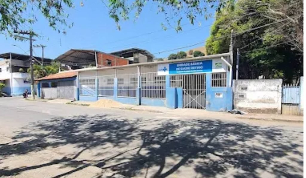 Usuários dizem que farmacêutico da unidade está de férias