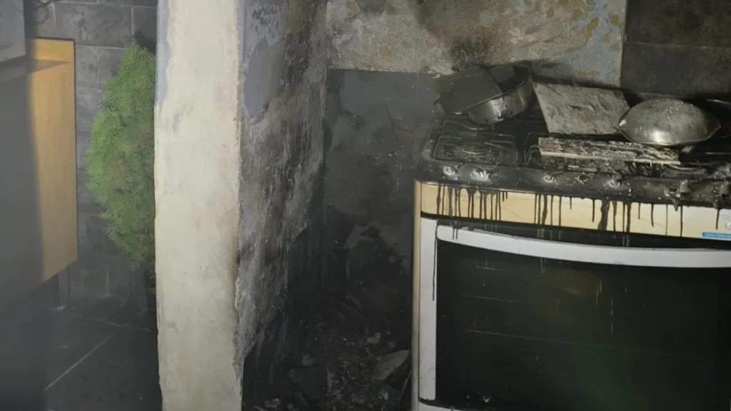 Botijão causa incêndio no bairro Santa Rita e assusta moradores 5 Incendio fogão santa rita