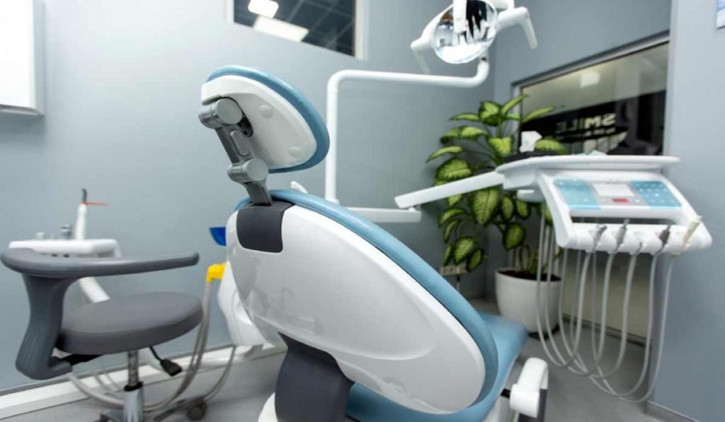 Dentista denuncia suspensão de atendimentos odontológicos em Juiz de Fora