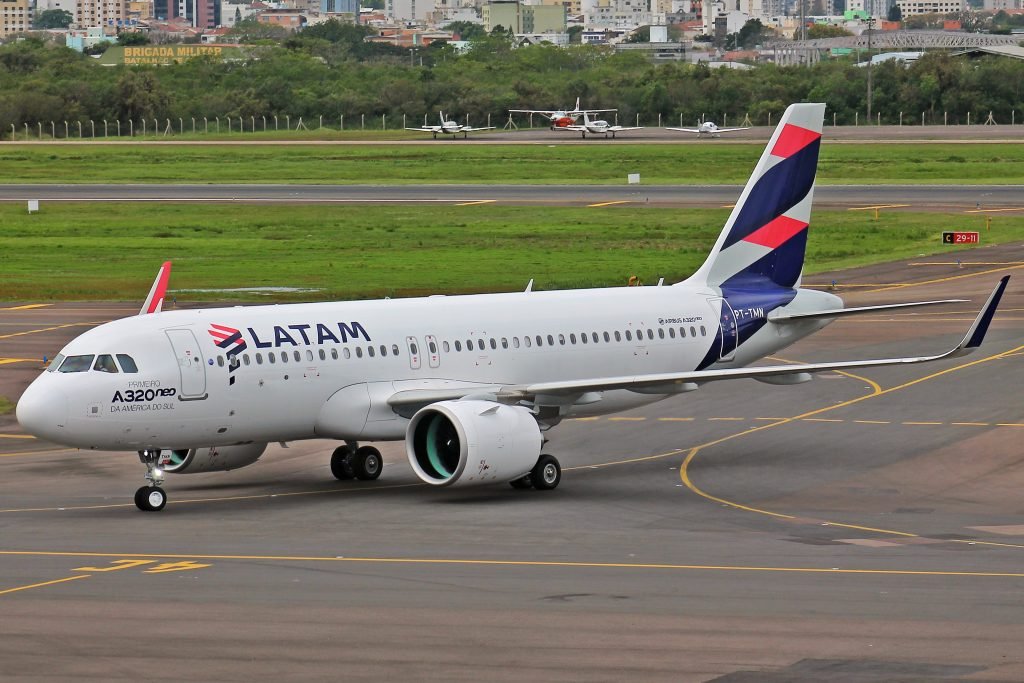 Latam volta a operar no Aeroporto Presidente Itamar Fraco, após parceria desfeita com a Voepass