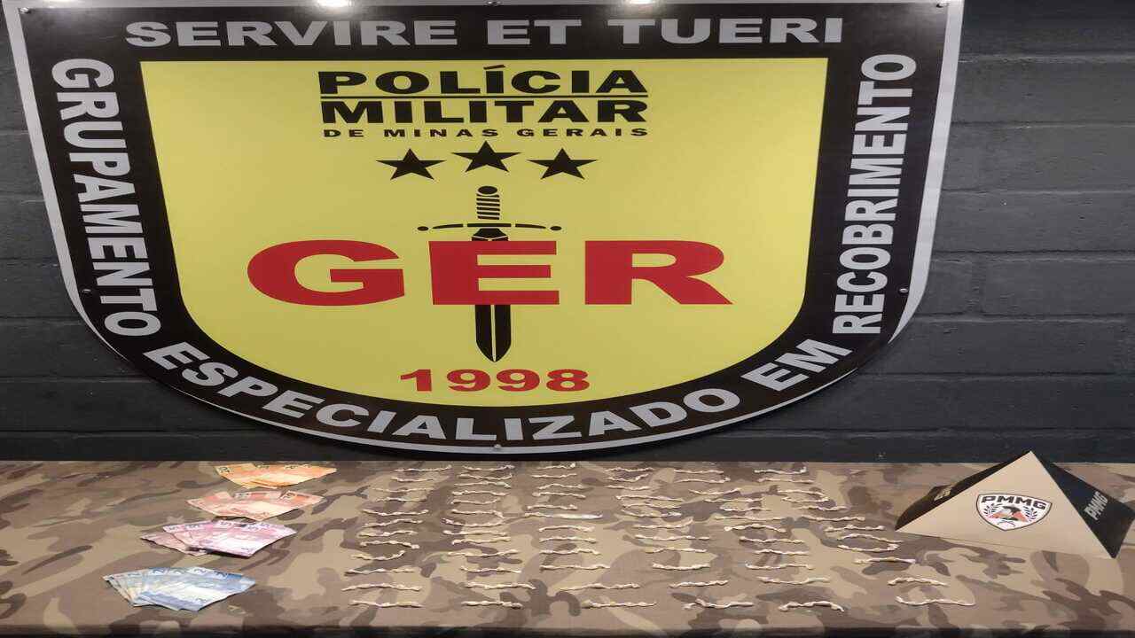 PM desmantela ponto de tráfico em prédio abandonado em Juiz de Fora