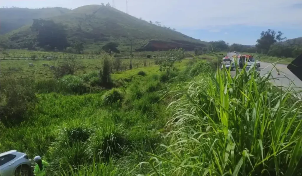 Motociclista morre após ser atingido por carro na BR-040, em Juiz de Fora 10 Motociclista morre na BR-040