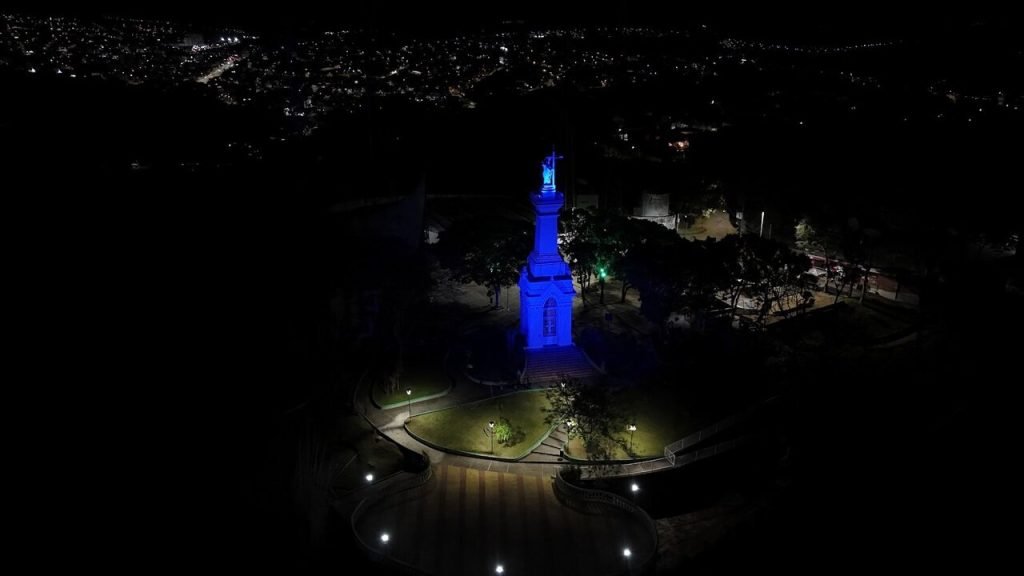 Morro do Cristo e ponte Wilson Coury Jabour recebem iluminação azul em apoio ao Novembro Azul 6 Novembro azul em Juiz de Fora
