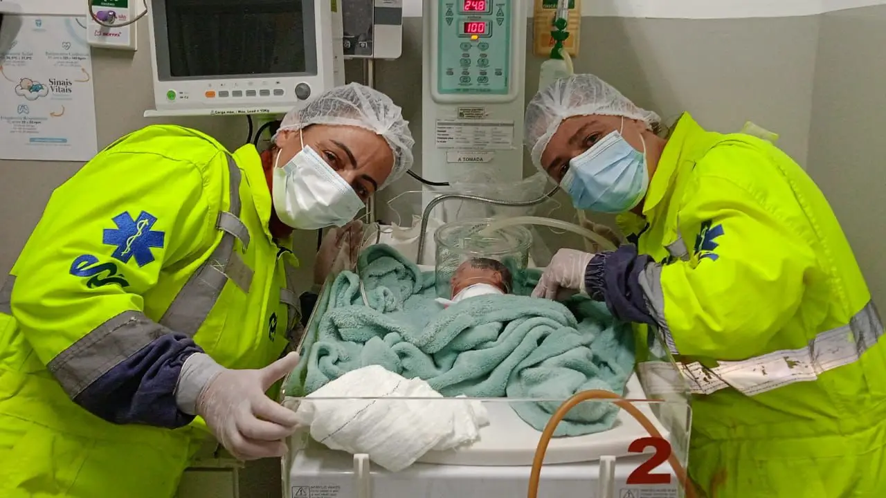 bebe nasce na br-040