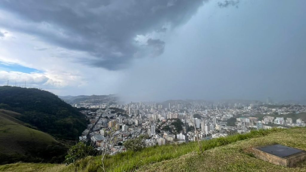Previsão do tempo: frente fria avança e fim de semana terá chuva intensa em Juiz de Fora