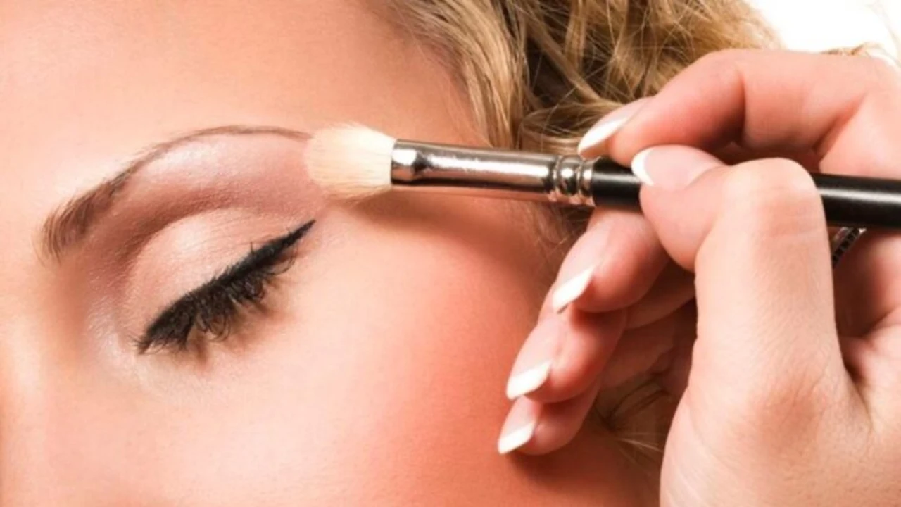 maquiagem problema nos olhos