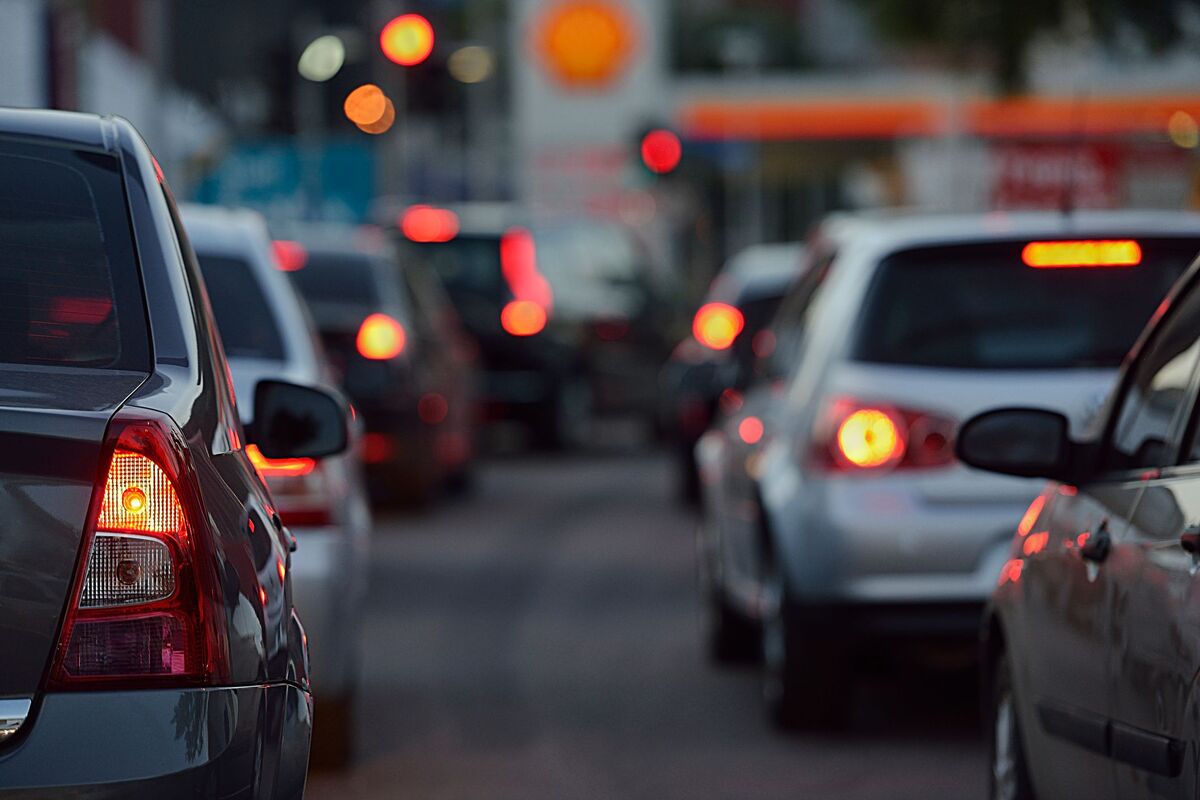 Longas filas e congestionamentos intensos podem ser observados em partes do dia, em Juiz de Fora