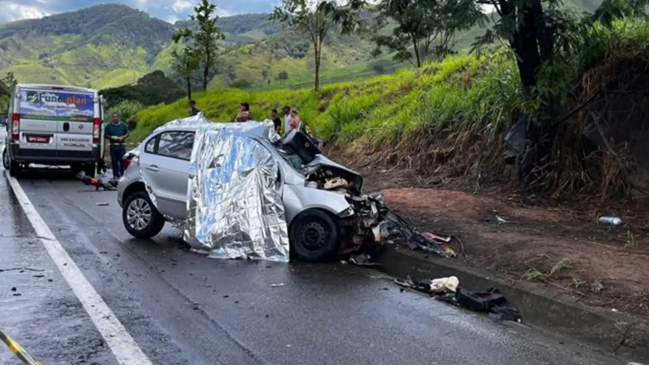 Acidente na BR-116 deixa três mortos e criança gravemente ferida em São Francisco do Glória acidente br116
