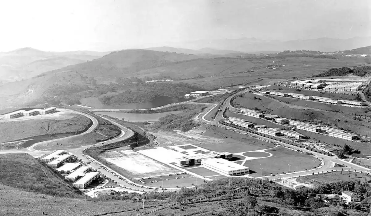 Início da construção do campus da UFJF, na década de 1970