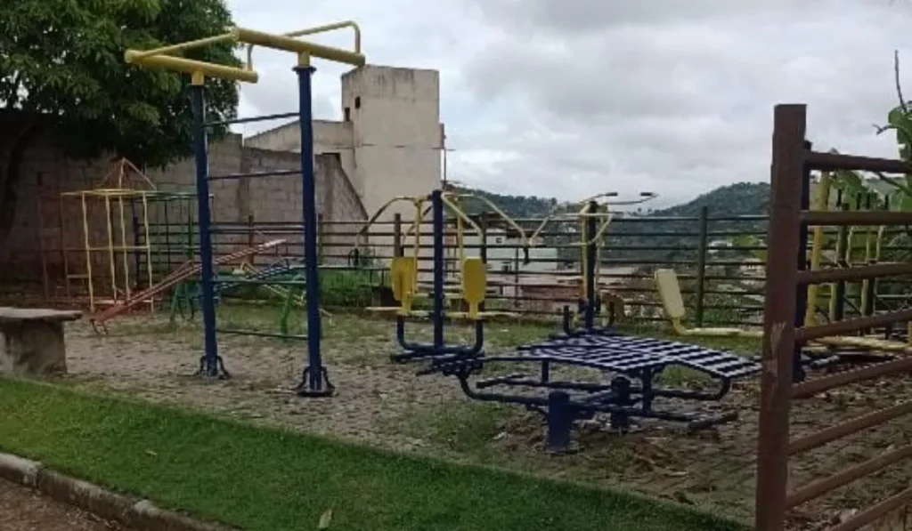 Moradores pedem melhorias da Praça do Bairro Bela Aurora