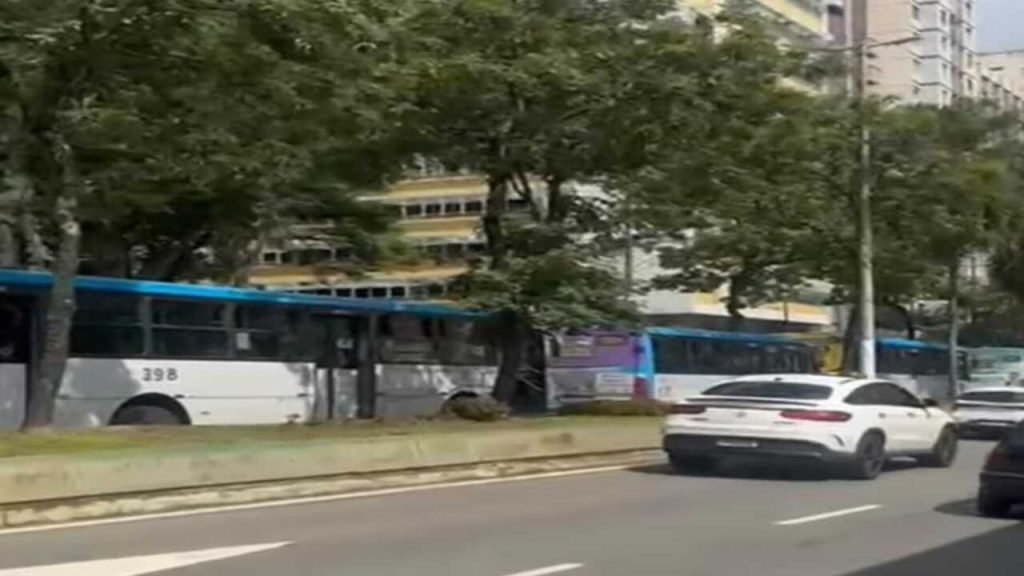 Chuva provoca mudanças no trânsito e gera lentidão em corredores de ônibus no Centro de Juiz de Fora