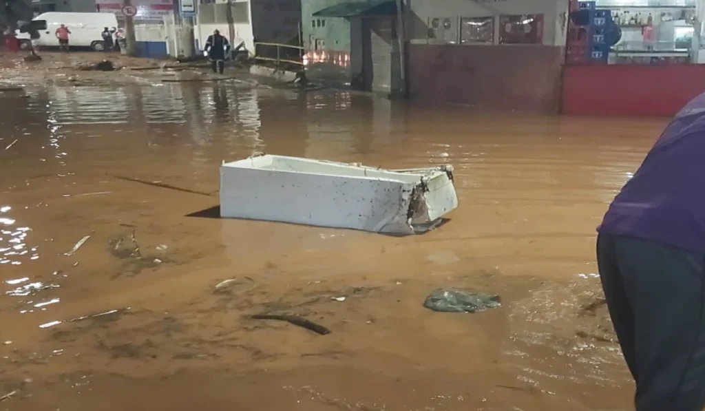 Desalojados após chuva em Juiz de Fora