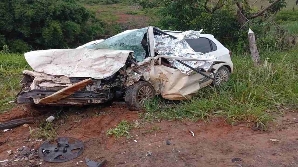 Acidente na BR-120 mata duas pessoas em Visconde do Rio Branco