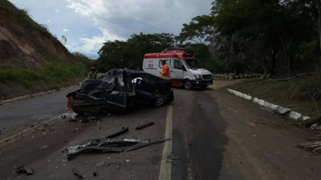 Colisão frontal na BR-356 deixa um morto e um ferido grave em Eugenópolis 2 acidente eugenopolis