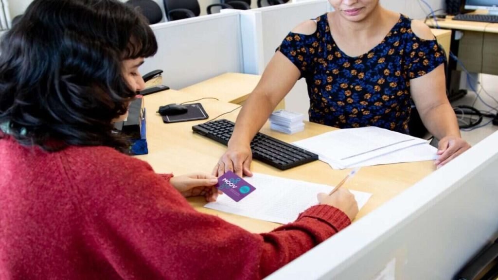 Passe Livre Estudantil tem início de entrega de cartões para novos alunos em Juiz de Fora