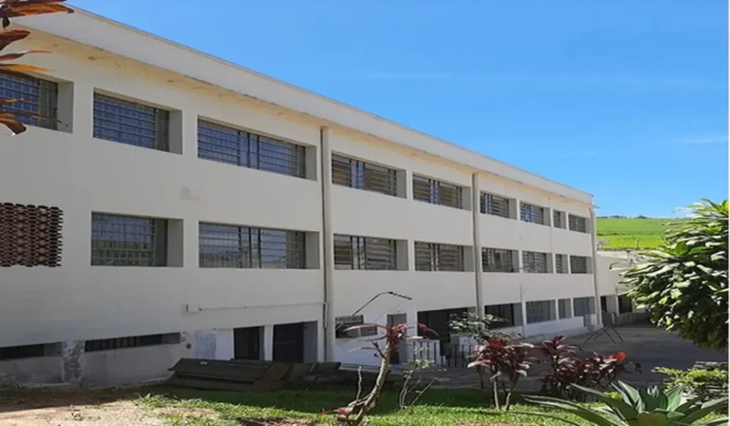 Dois homens sofrem tentativa de homicídio próximo à Penitenciária José Edson Cavalieri, em Juiz de Fora 4 tentativa de homicídio próximo da penitenciária josé edson cavalieri, em juiz de fora