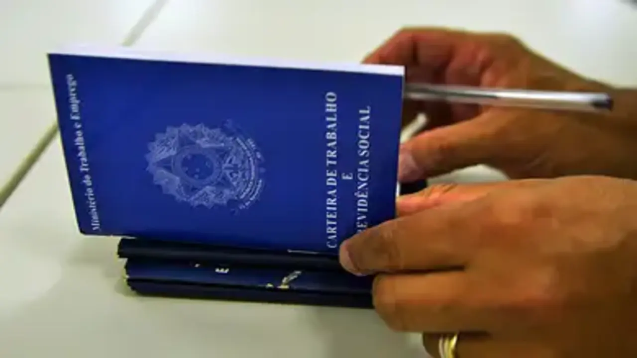 Desemprego cai para 5,1% e fecha 2025 no menor nível da série histórica