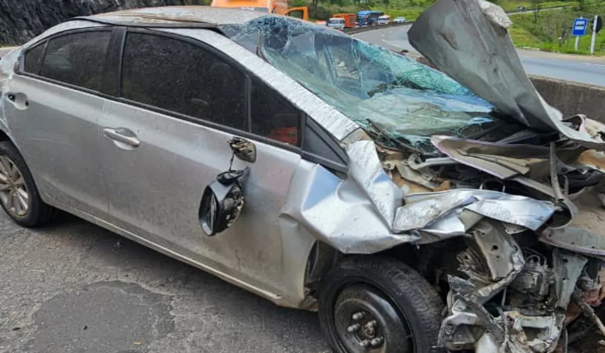 acidente na br-040, na altura de Matias Barbosa, deixou 1 morto e 2 feridos