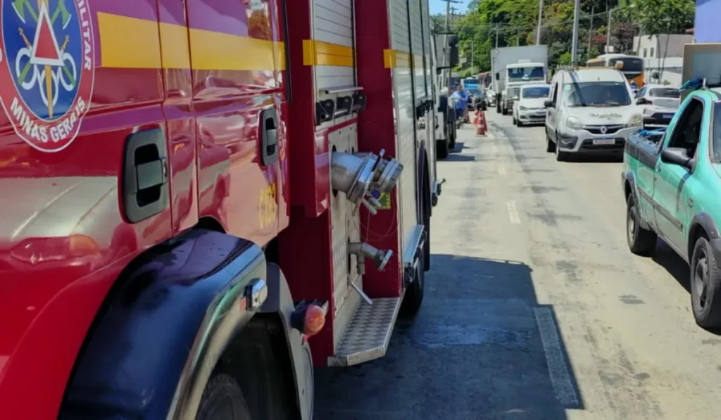 Motociclista sofreu acidente grave na Avenida JK, em Juiz de Fora