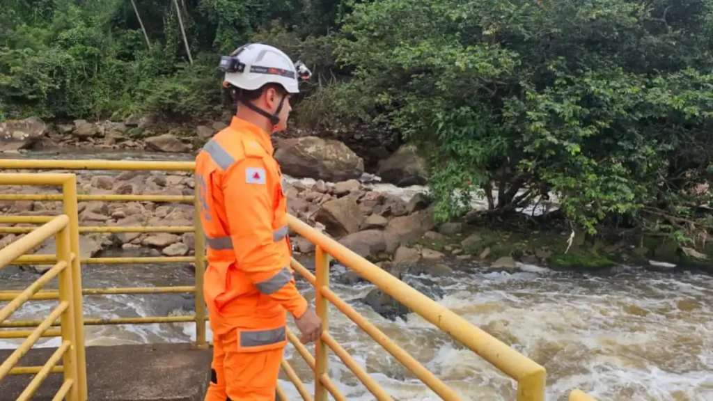 bombeiros busca corpo rio paraibuna