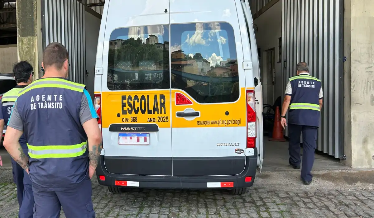 PJF começa vistorias em vans escolares