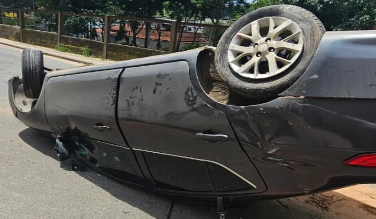 Acidente na Avenida JK em Juiz de Fora