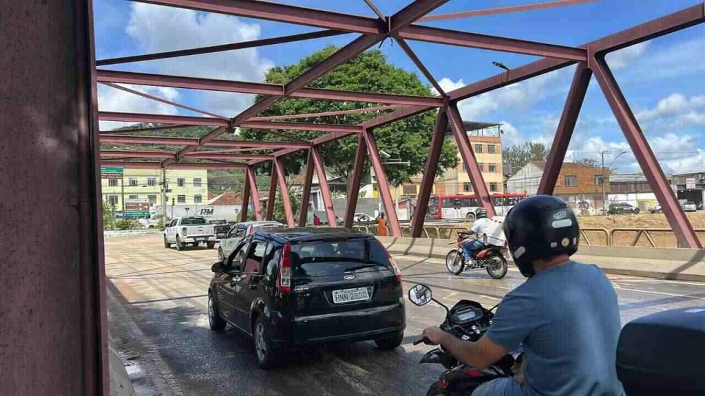 Mergulhão interditado! Veja vias liberadas e fechadas em Juiz de Fora