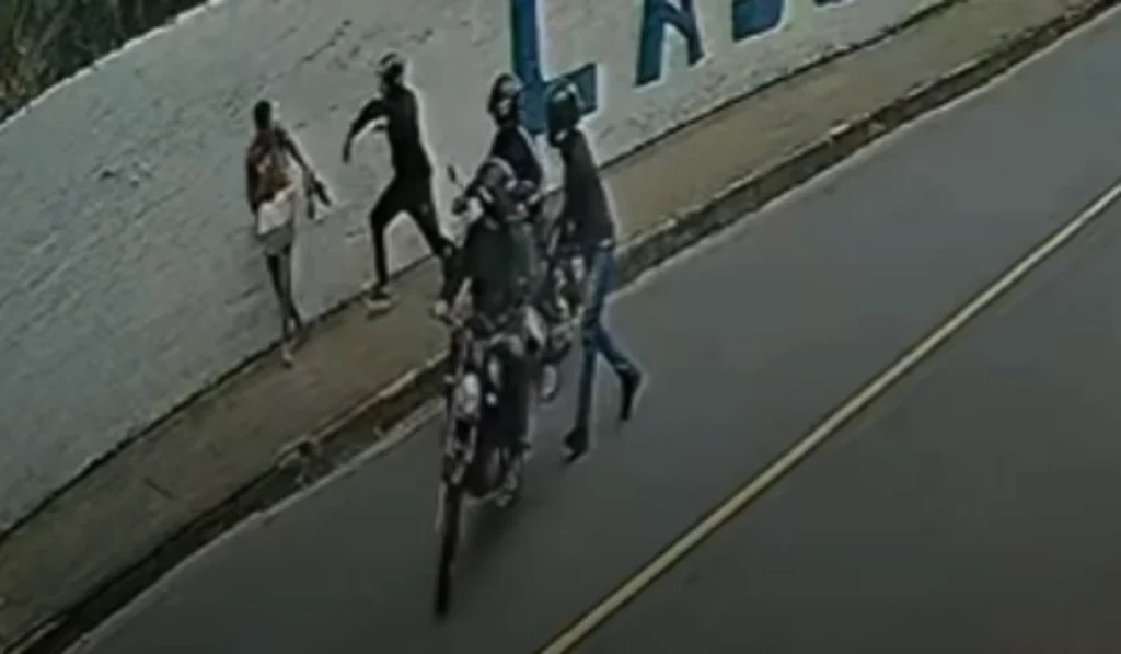 câmera flagrou assalto no bairro cascatinha, neste final de semana