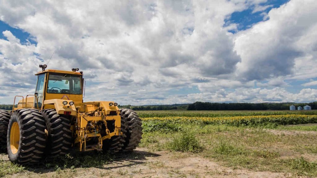 Homem morre após ser atingido por trator em fazenda de Chácara 4 Homem morre após ser atingido por trator em fazenda de Chácara