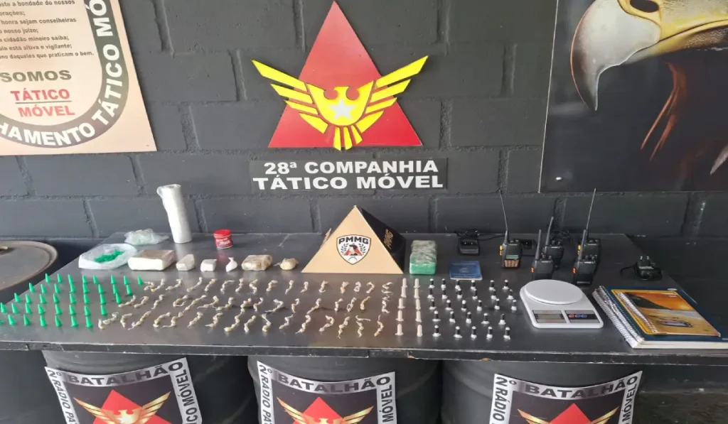 Polícia Militar apreende drogas e prende dois no Parque Independência, em Juiz de Fora 4 Tráfico de drogas no bairro Parque Independência