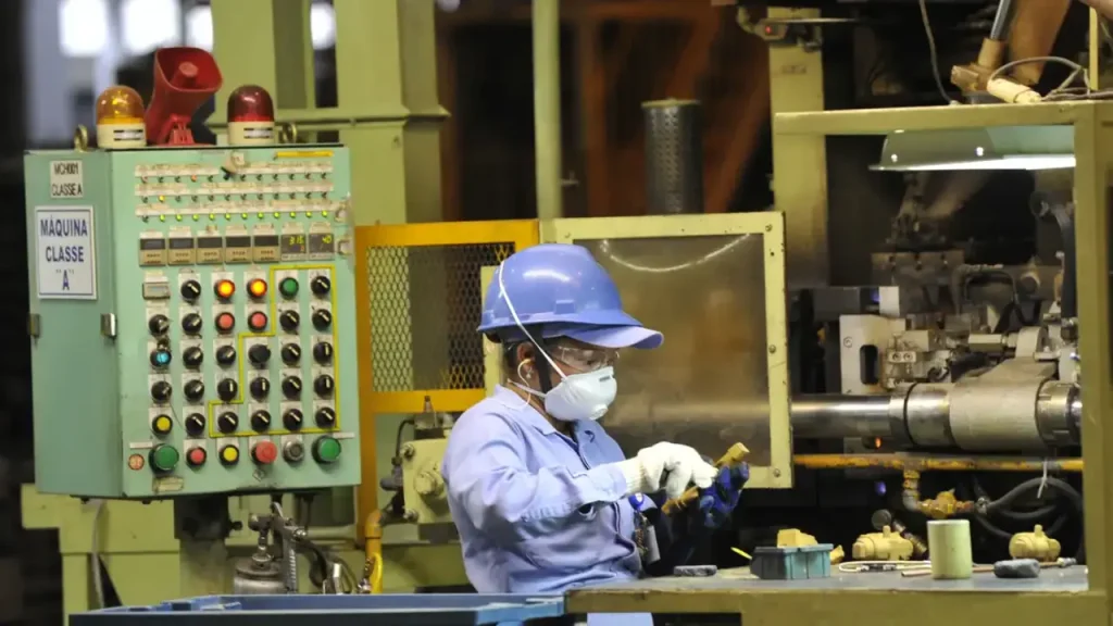 Produção industrial cresce 1,8% em janeiro e interrompe sequência de quedas no Brasil