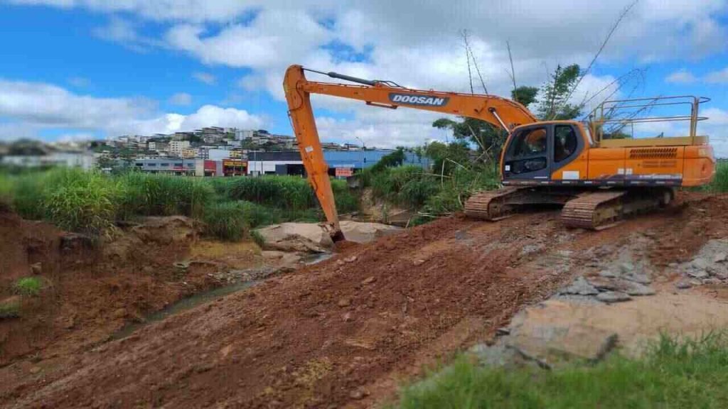Obras no Acesso Norte começam após quase um mês de interdição em Juiz de Fora